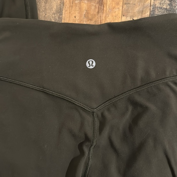 Align high-rise cropped jogger - Picture 2 of 3